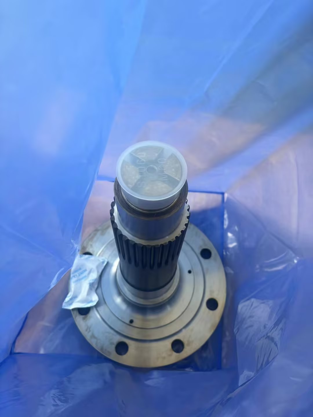 Flange shaft placed in VCI anti-rust bag with desiccant