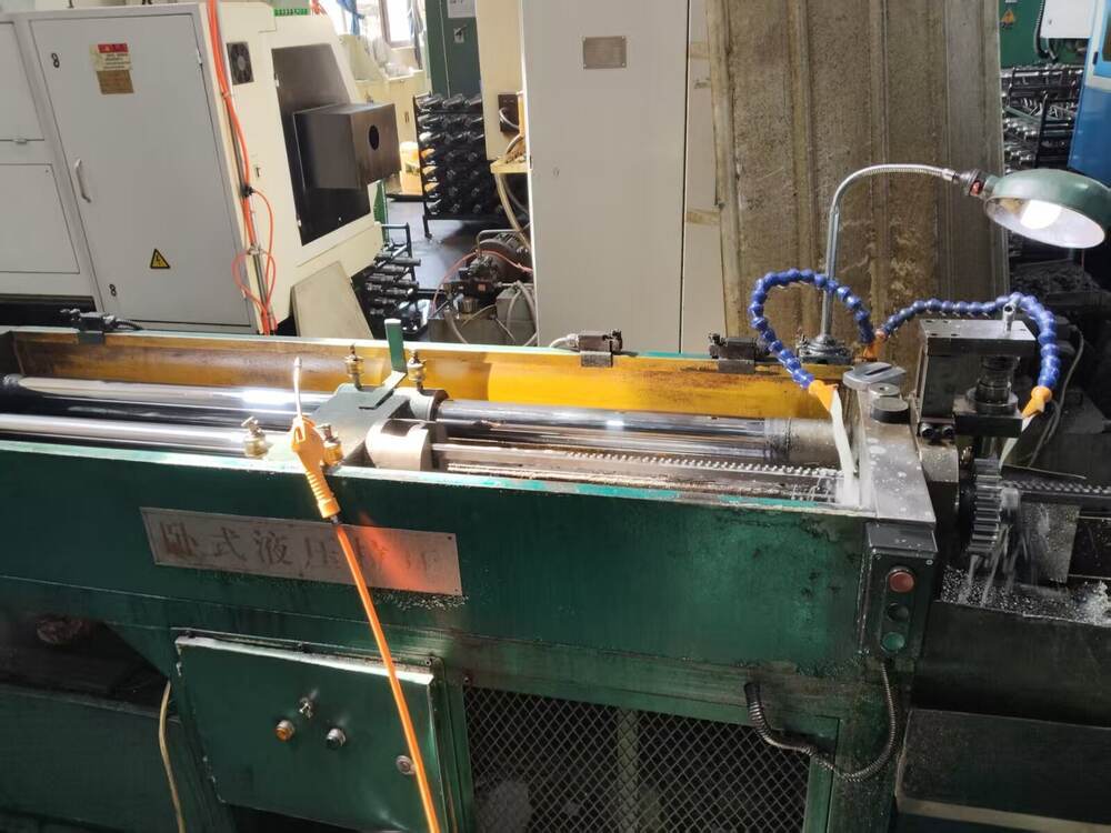 PairGears horizontal broaching machine for spline and profile machining