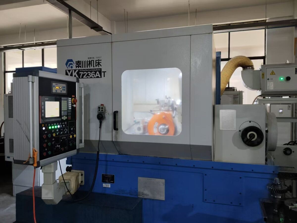 PairGears continuous-generating gear grinding machine for hardened gear finishing