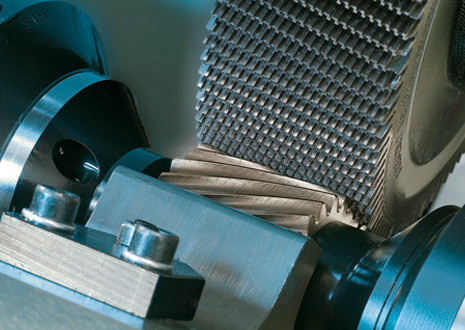 Gear shaving tool finishing a helical gear