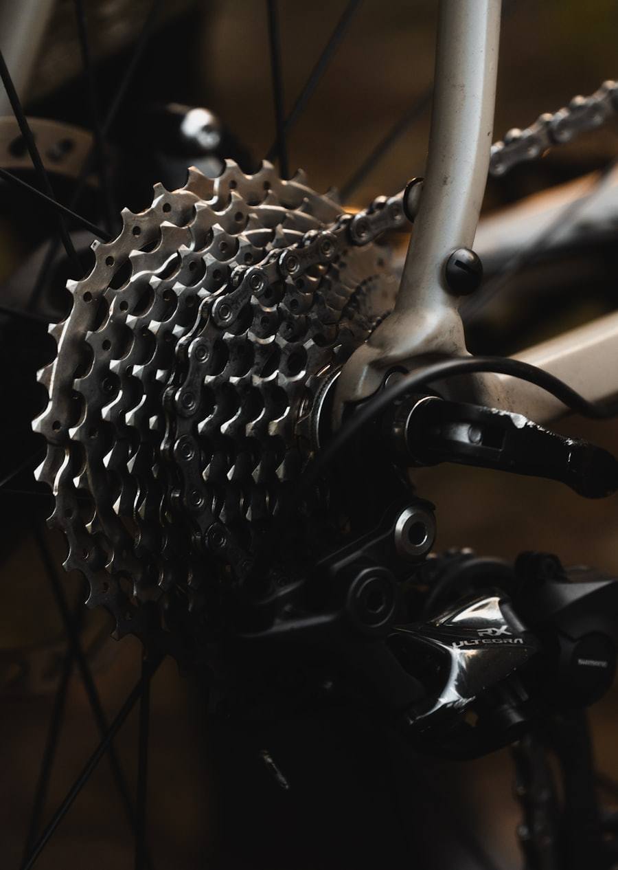 Bicycle drivetrain with cassette sprockets and chain