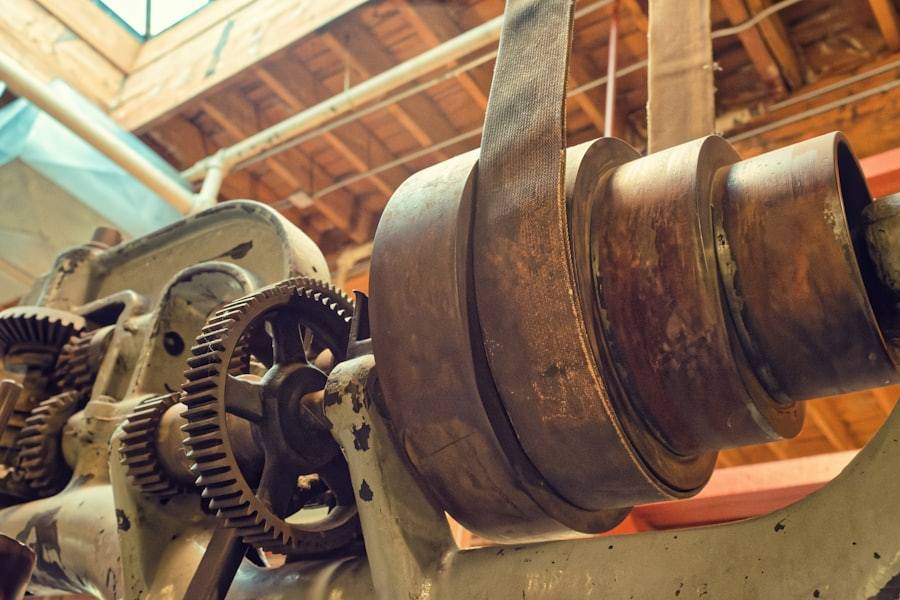 Working metal gear train in a workshop machine