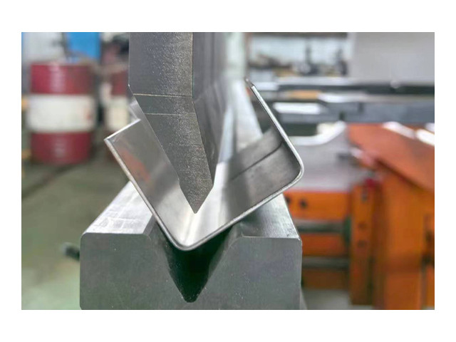 High-precision press brake 