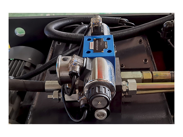 Hydraulic valve group