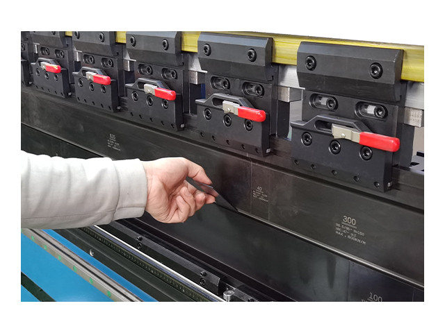 WF67K-C Electro-Hydraulic Servo CNC Press Brake Electro-Hydraulic Servo CNC Press Brake Bending