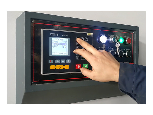 Swing Beam Shearing Machine System Operation