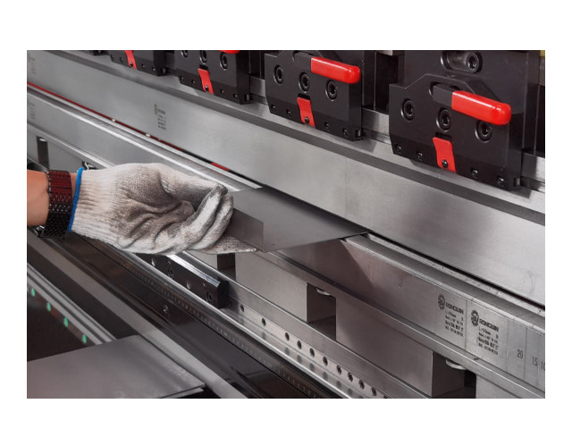 Electro-Hydraulic Servo CNC Press Brake