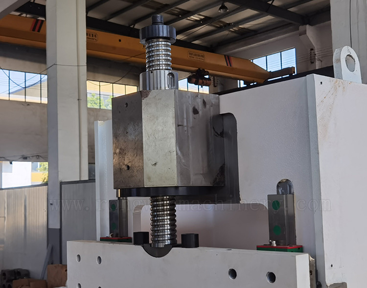 High precision heavy duty lead screw