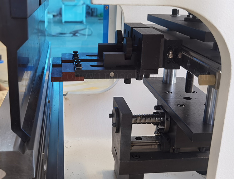 High precision backgauge