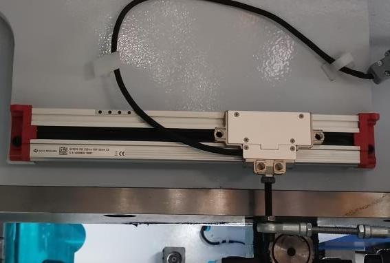 Close‑up grating ruler closed‑loop system of WF67K‑E