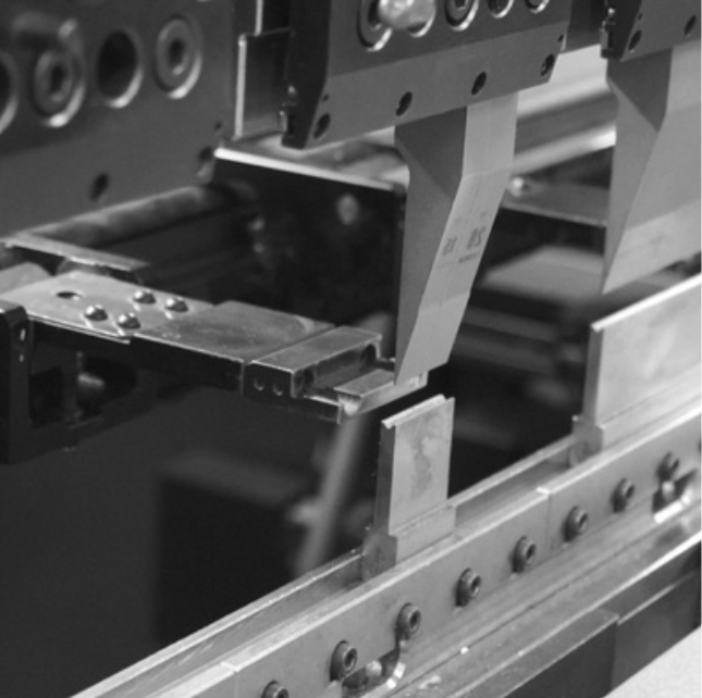 Working Principle and Applications of Metal Bending Machines