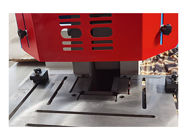 Notching station