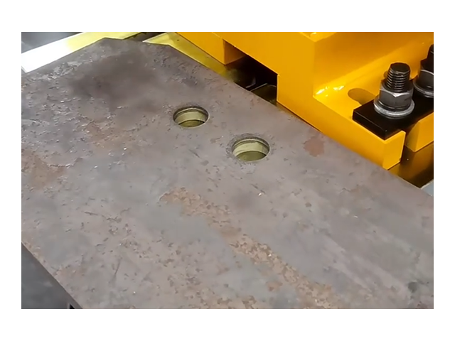 Hydraulic punching machine