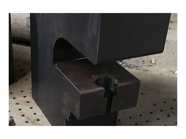 Hydraulic punching machine