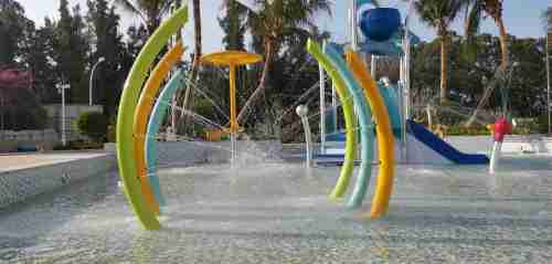 Suction ring fountain for water play equipment