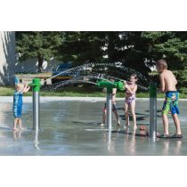 Double splash pump for water play equipment