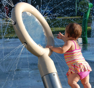 Splash fountain for water play equipment