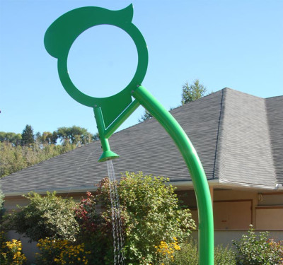 Horn fountain for water playground equipment