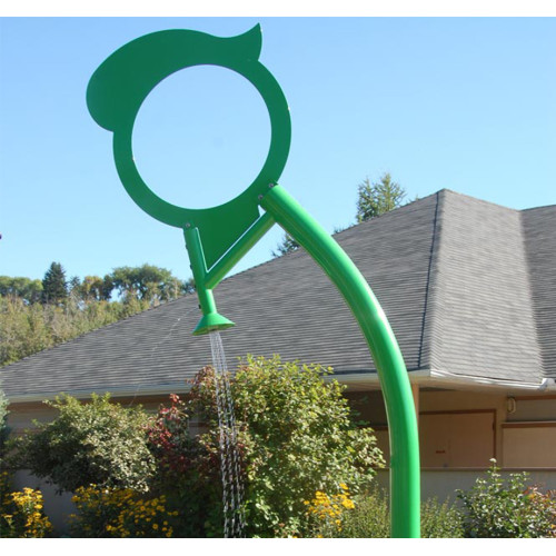 Horn fountain for water play equipment