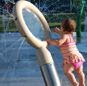 Splash fountain for water play equipment