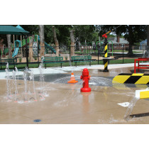 Fire hydrant fountain for water play equipment
