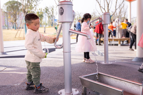 Playground pumps for water play equipment