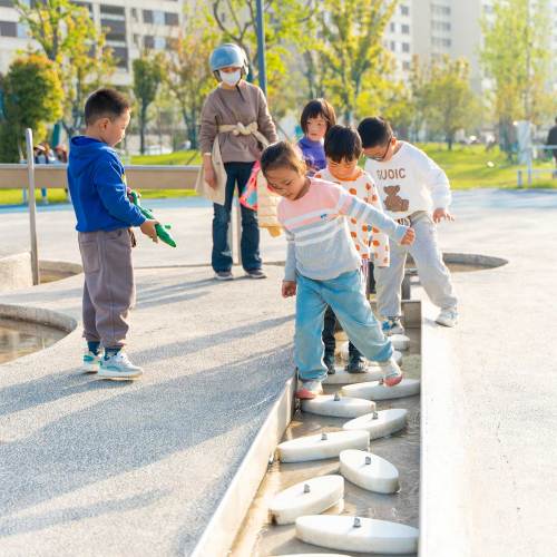 Water table for water play equipment