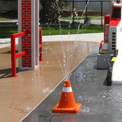 Warning pillar fountain for water play equipment