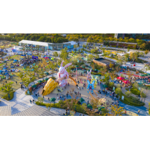 How to Build the Must-visit Items in a Theme Park?