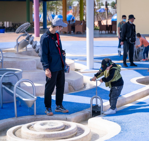 outdoor water play equipment