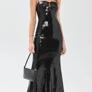 Elegant Formal Sparkling Stretch Mesh Garment Boasting Satin Ties and a Sweetheart Neck Midi Dress