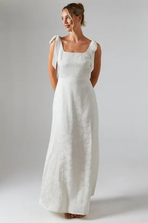 Elegant Solid Color Square Slim Open Back High Waist Floral Embroidered Summer Dress