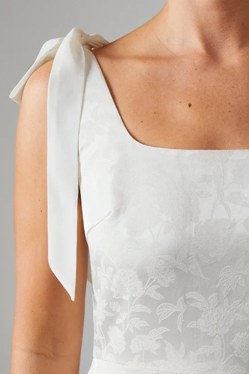 Elegant Solid Color Square Slim Open Back High Waist Floral Embroidered Summer Dress