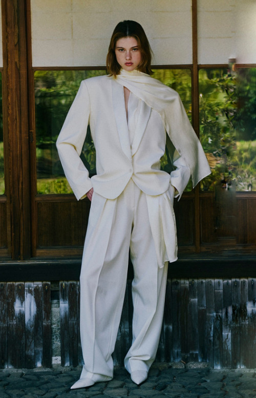 Exquisite Chic Stylish Classic and Grace Delicacy Effortless Timeless Woman's Blazer