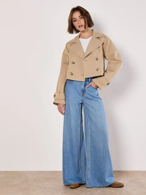 Simple  Double-Breasted Long Sleeve Solid Color Notched Lapels and Cropped Length Coat