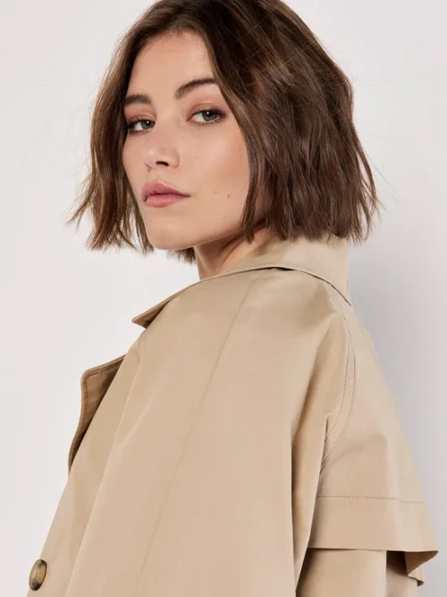 Simple  Double-Breasted Long Sleeve Solid Color Notched Lapels and Cropped Length Coat