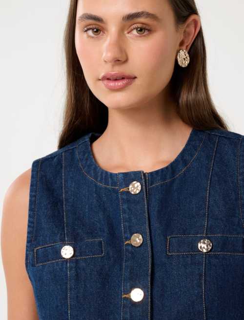 Jacket Combines a Vintage Silhouette Round Neckline Button Closure at Chest Sleeveless Short Tops
