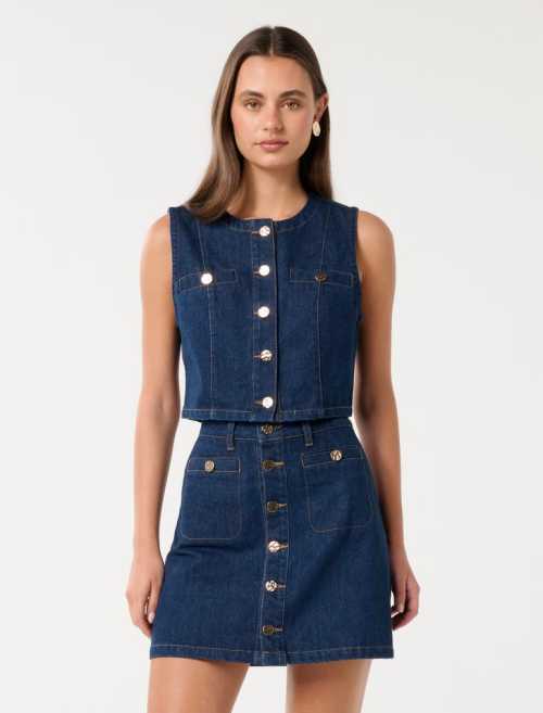 Jacket Combines a Vintage Silhouette Round Neckline Button Closure at Chest Sleeveless Short Tops