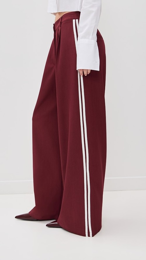 Sport Rest Contrast Side Stripes Pleated Front Solid Color Slant Hip Pockets Pants