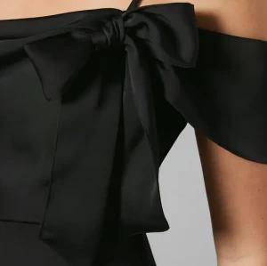 Elegant Sexy Camisole Off Shoulder Sweet Neckline Hip Wrap Solid Color Party Dress