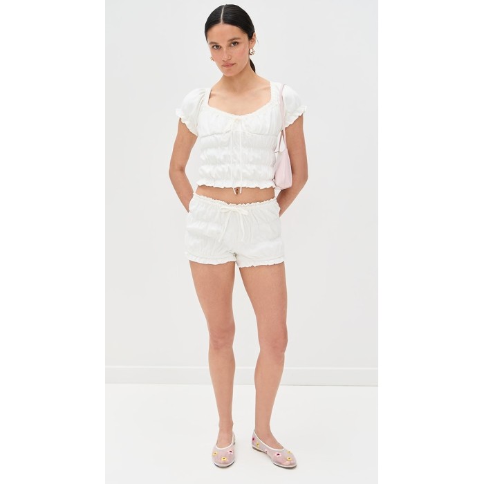 Fashion Sample Sweat-Heat Neckline Puff Sleeve Lace And Ruffle Trim Casual Tops