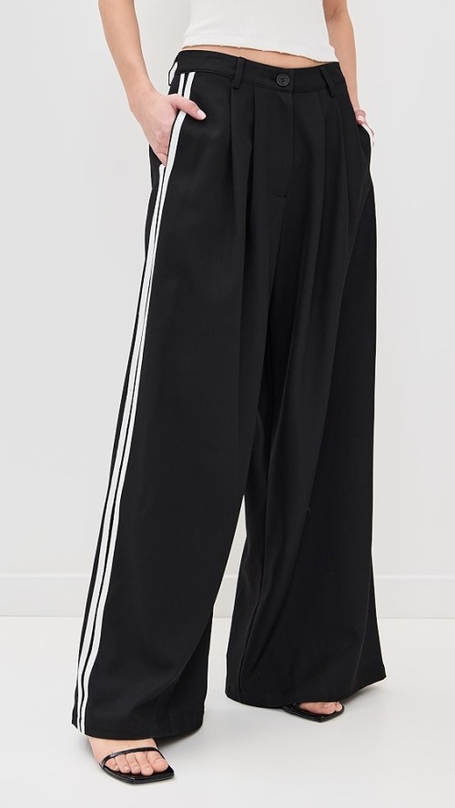 Sample Daily Pleated Front Slant Hip Pockets And Faux Welt Back Pockets Pants