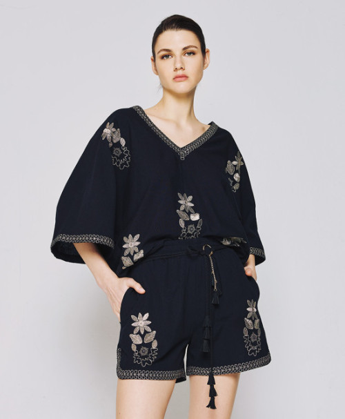 Sample Handsome Batwing Sleeve V-Neckline Embroidered And Beaded Casual Tops
