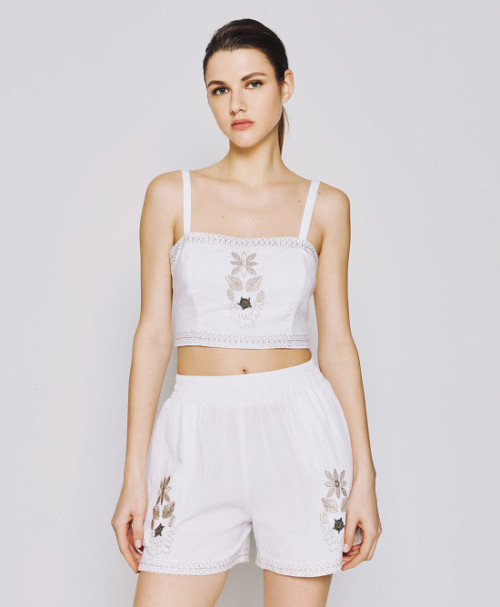 OEM Custom Women's Sexy Sample Camisole with Square Neckline, Embroidery Design in Solid Colors
