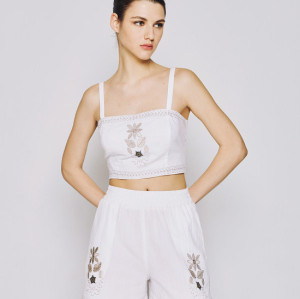 OEM Custom Women's Sexy Sample Camisole with Square Neckline, Embroidery Design in Solid Colors