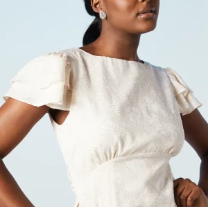 Fashion Luxury Round Neckline Cut Out Solid Color Tiered Ruffle Hem Elegant Dress