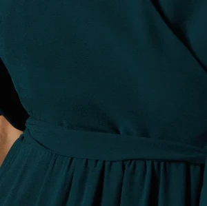 Luxury Elegant V-Neckline Puff Sleeve Solid Color Ruffle Tight Waist Dress