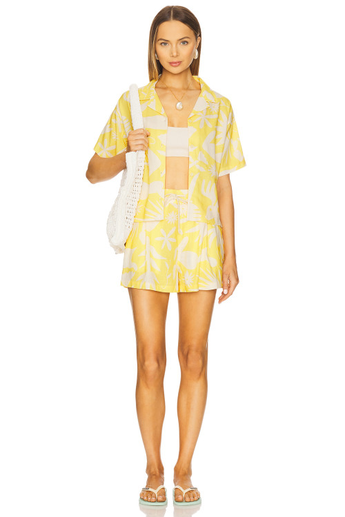 Vacation style Elasticized waistband Floral patterns Side pockets Lightweight Woman's Shorts