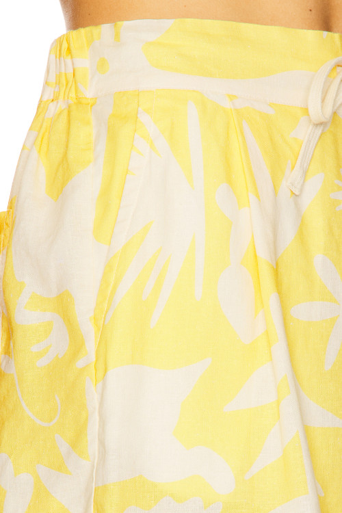 Vacation style Elasticized waistband Floral patterns Side pockets Lightweight Woman's Shorts