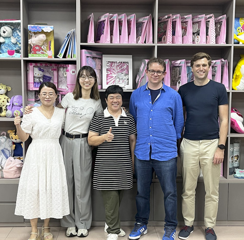 Strengthening Friendship, Seeking Mutual Development — Our Company Further Discusses Cooperation with Foreign Clients